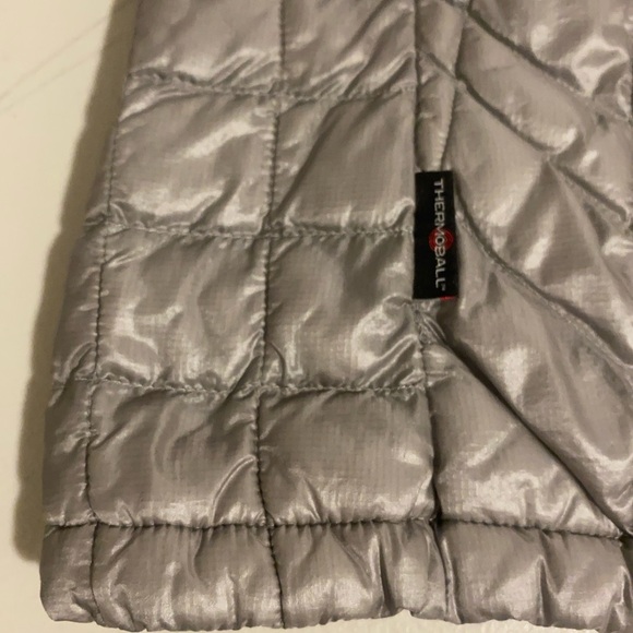 The North Face ThermoBall Silver Puffer Vest Women’s Small Lightweight Quilted - Picture 11 of 13